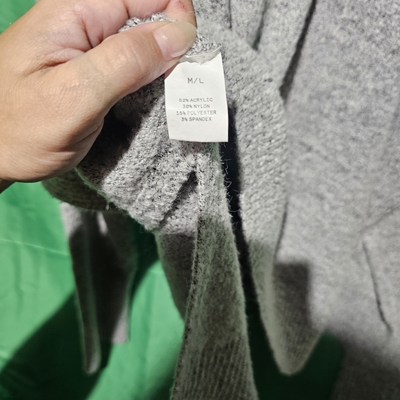 Kerisma EUC Size M/L Heather Gray V-Neck Sweater - Picture 2 of 4